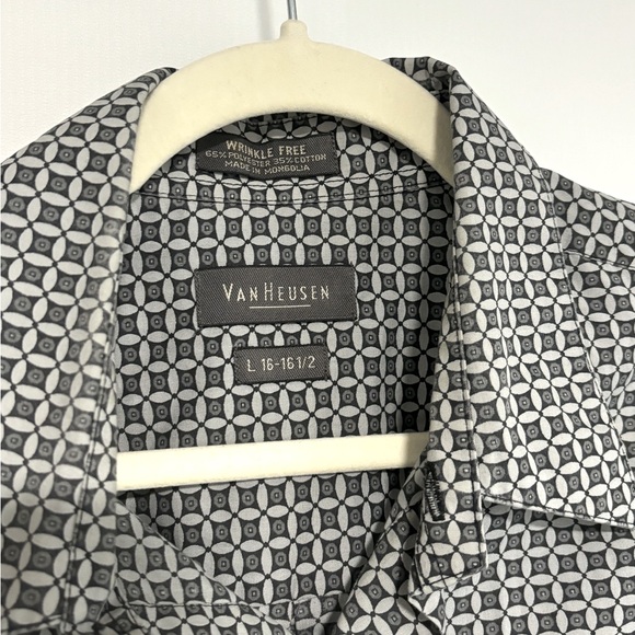 Vanheusen shortsleeved button down patterned shirt - Picture 3 of 4